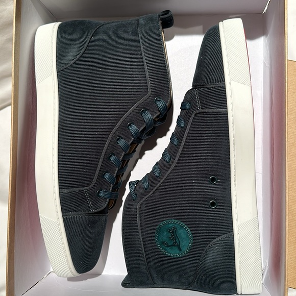 🚫🚫🚫SOLD🚫🚫🚫
Christian Louboutin Louis Orlato Velvet Sneakers - Colour Vosges - Picture 8 of 8